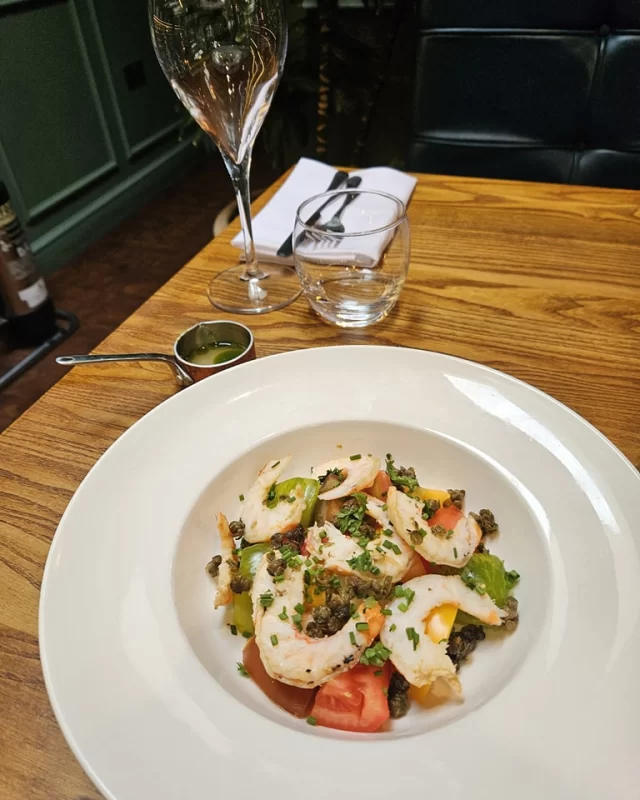We are pleased to announce that we are now changing our menus every 6 weeks.

Adding dishes to use fresh in season ingredients, ensuring they are bursting with flavour and showcasing the best of the seasons. 

On our current menu, we are showcasing Isle Of White Heirloom Tomatoes, King Prawns & Crispy Capers.

You can also find Cornish Lamb, Barfoots Asparagus & the best of British Rhubarb.

 #tasteoftheseason #springfood
