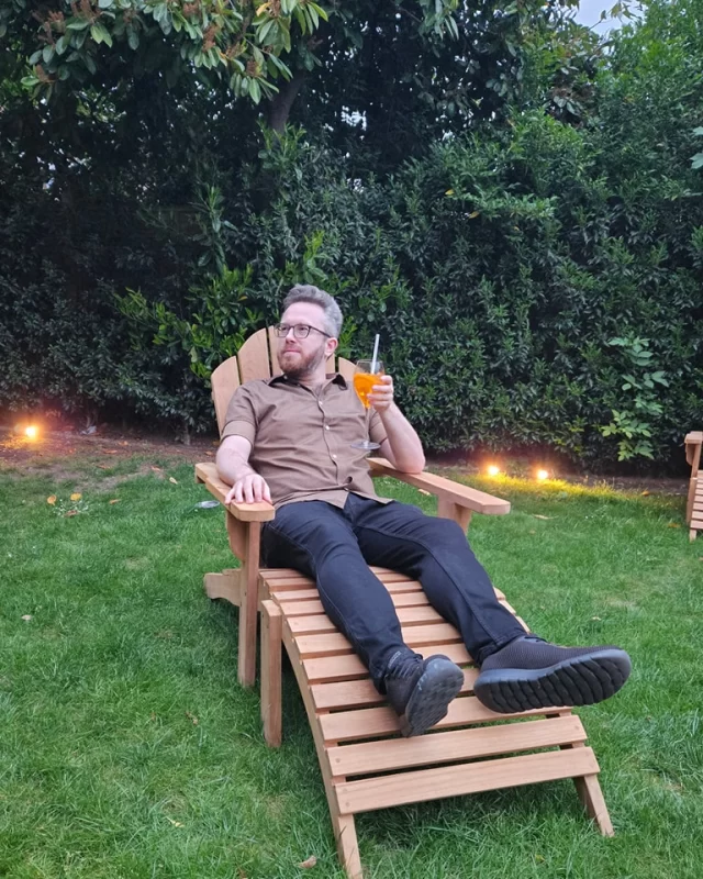 Come and enjoy a drink on one of our new sun loungers added to our beautiful garden.

T&C's- Sun not guaranteed, no towel hogging allowed, our General Manager Lee is not included

 #sunlounger #villagepubgarden