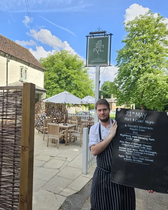 Pork and cider night!

We are still taking reservations for this Wednesday, the 21st of May.

Our chefs have put together a fantastic four course menu and our friends at @aspalluk will be supplying their finest cider.

See you there!