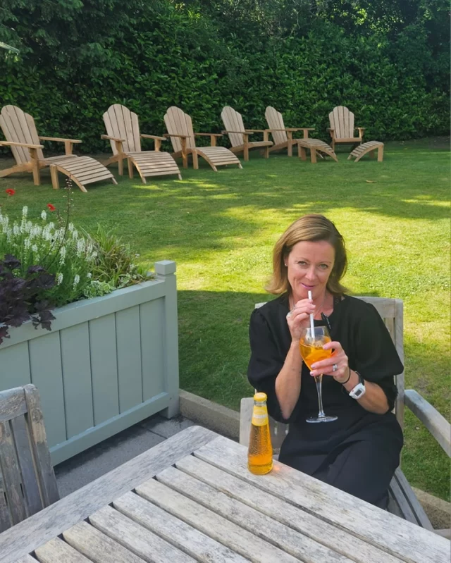 New team alert!

We are delighted to welcome Sinead to our Peachy team here at The Three Horseshoes, who joins us as Assistant Manager.

Pop by and say hello when you are next In.

 #newteam #makinglifepeachy